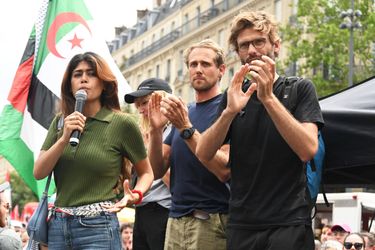 La député européenne insoumise Rima Hassan, lors d'un rassemblement en soutien à l'équipage de la flottille de la liberté, pour dénoncer la politique de répression en cours à Gaza.