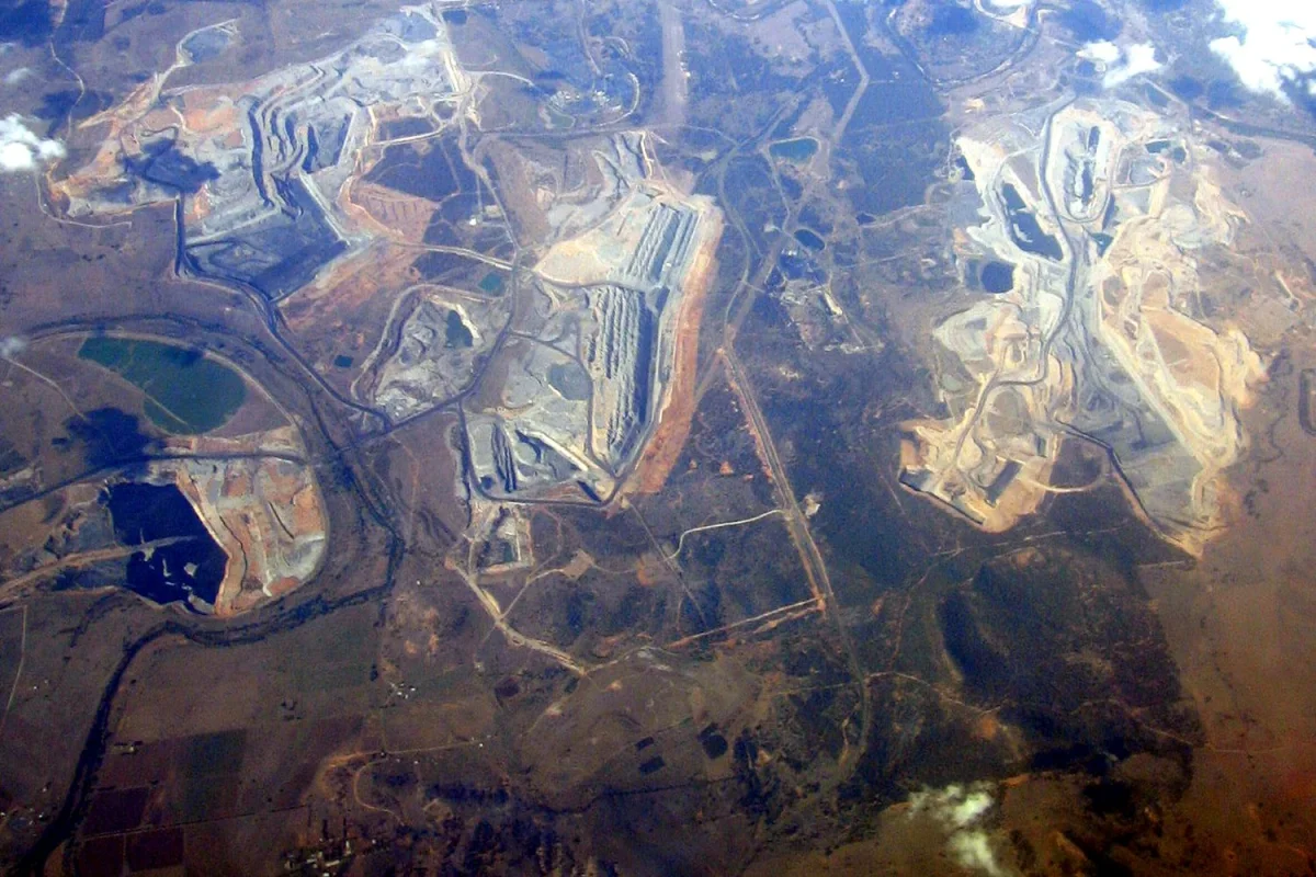 Vue aérienne de mines de charbon à ciel ouvert dans la Hunter Valley, en Australie